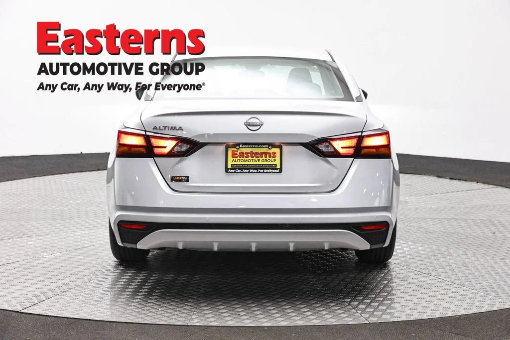 Used 2023 Silver Nissan 2.5 S image 6