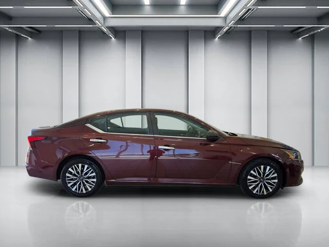 Used 2024 Red Nissan 2.5 SV image 4