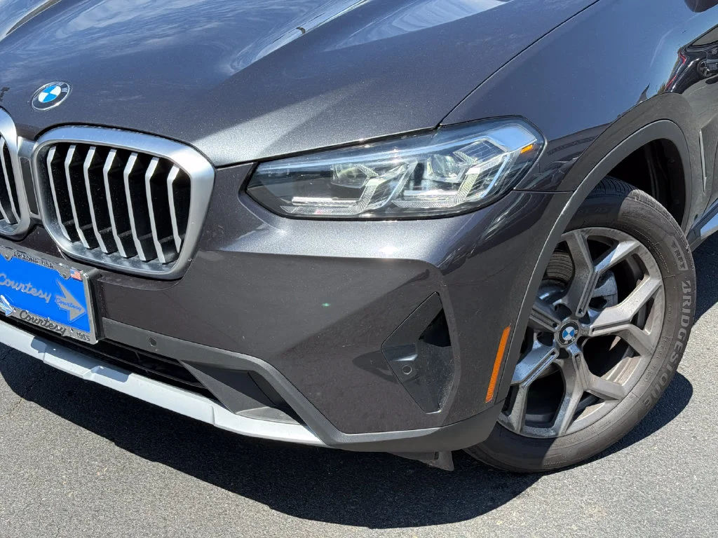 Used 2024 Gray BMW sDrive30i image 3