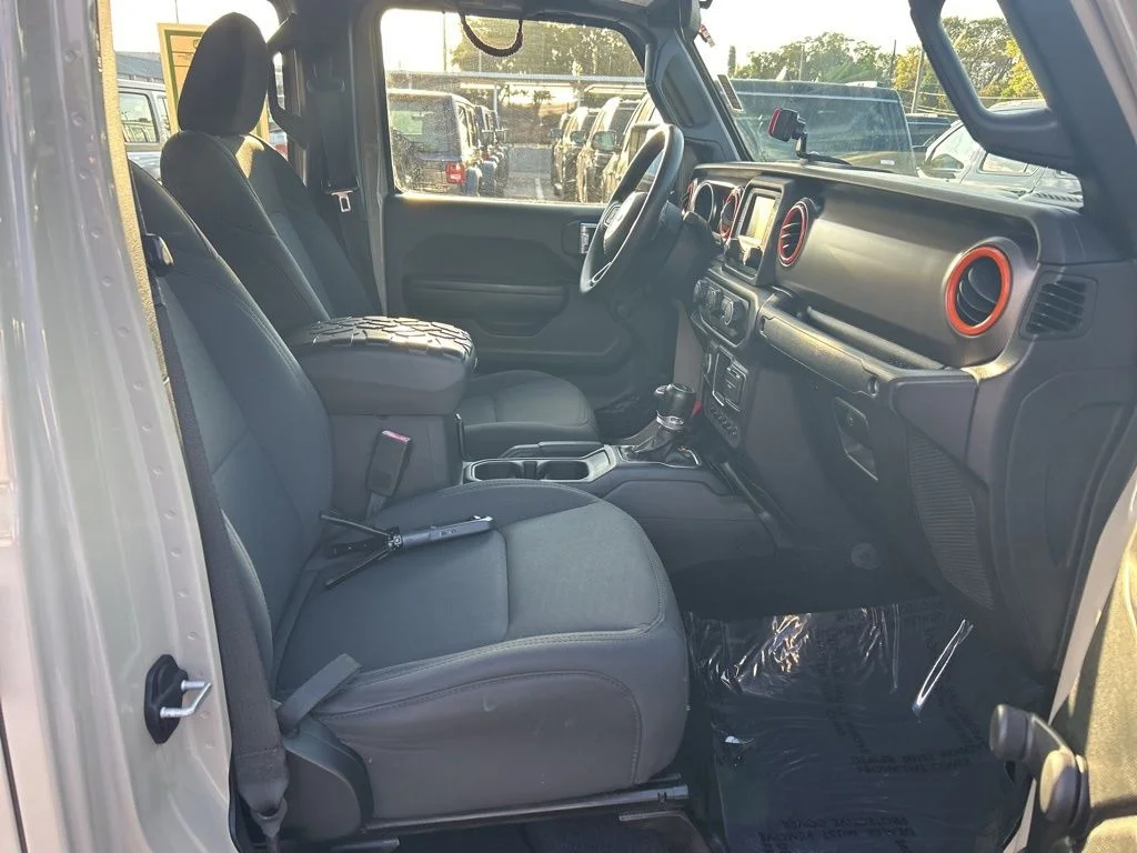 Used 2020 Beige Jeep Sport image 23