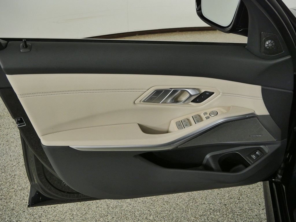 New 2026 Black Sapphire Metallic BMW 330i xDrive image 32