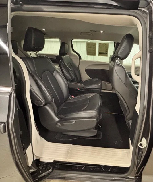 Used 2023 Gray Chrysler Touring L image 20