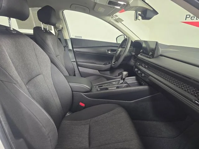 Used 2025 White Honda LX image 3