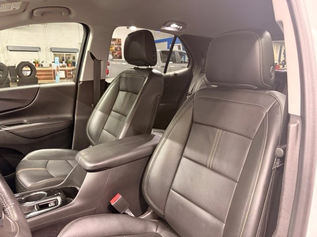Used 2022 IRIDESCENT PEARL TRICOAT Chevrolet Premier image 5