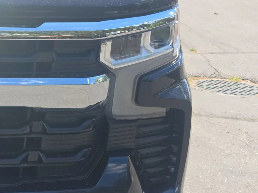Used 2023 Gray Chevrolet LT image 16
