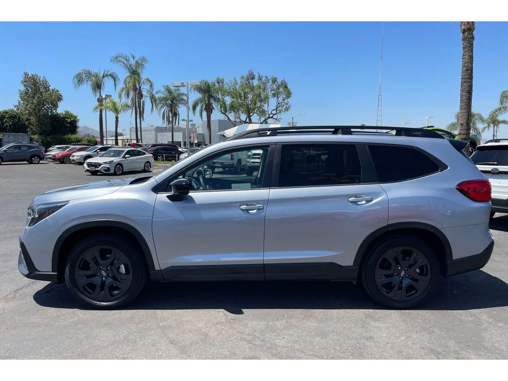 Used 2025 Ice Silver Metallic Subaru Onyx Edition Touring image 2