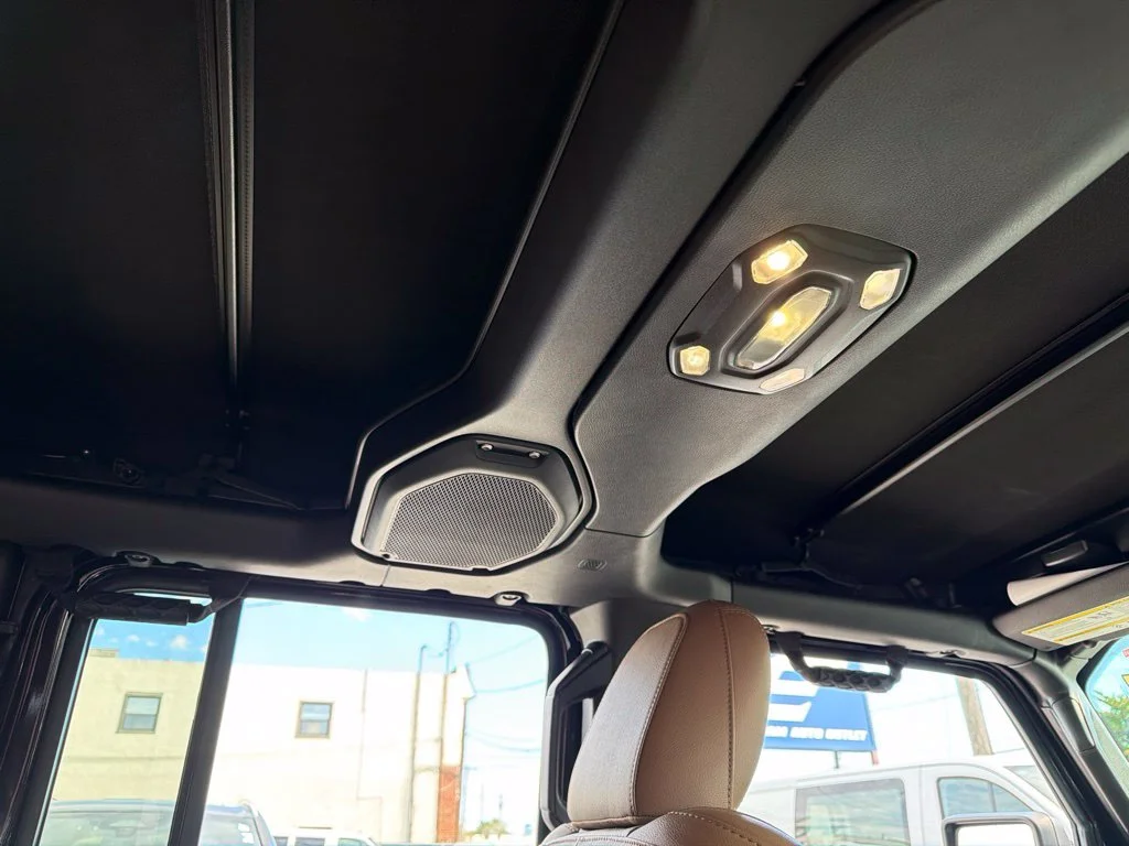 Used 2022 Black Jeep Unlimited Sahara image 21