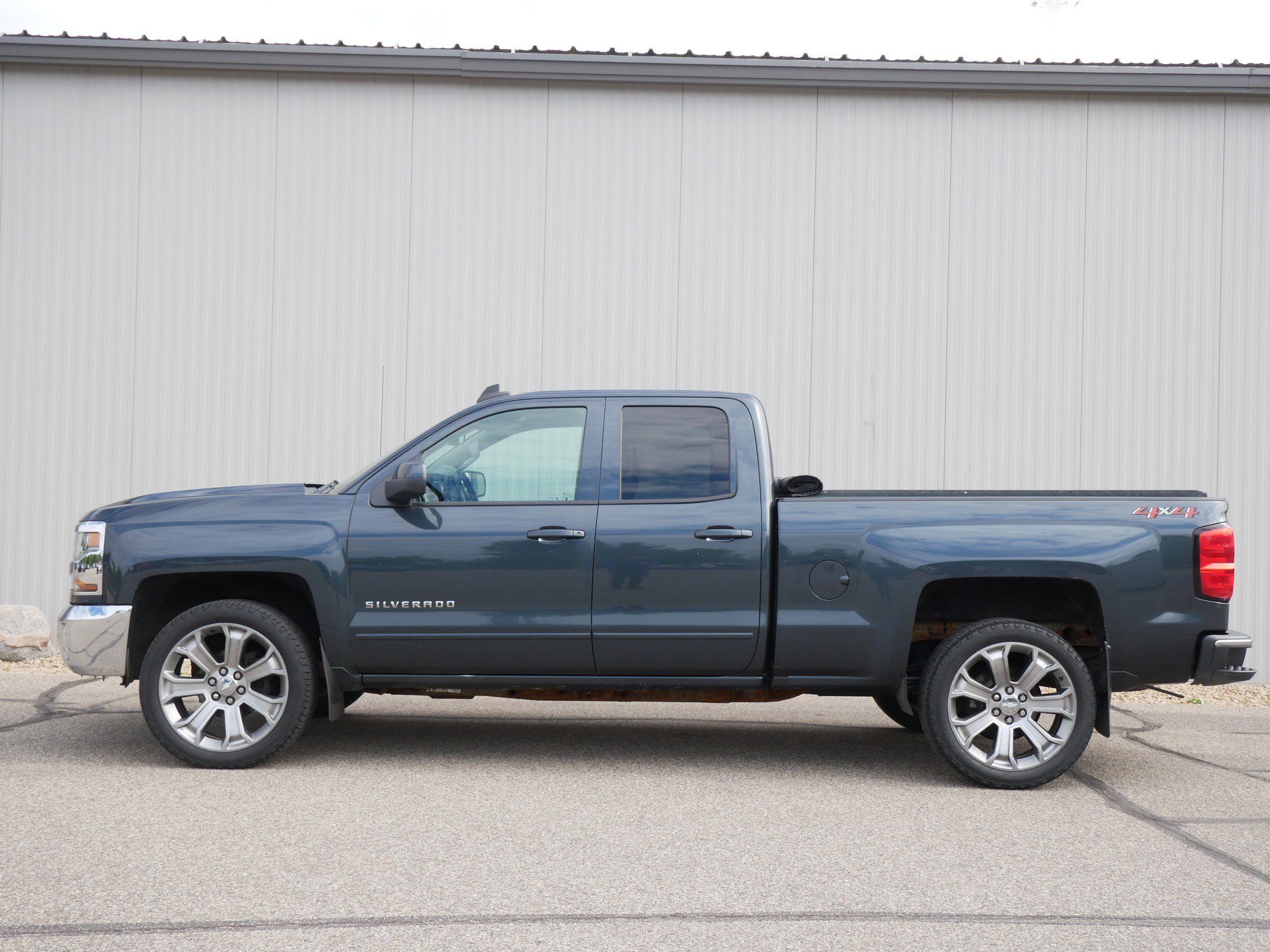 Used 2019 Chevrolet Silverado 1500 LD LT with VIN 2GCVKPEC7K1116475 for sale in Hastings, Minnesota
