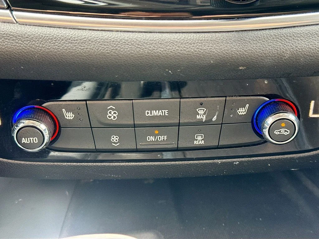 Used 2020  Buick Essence image 15