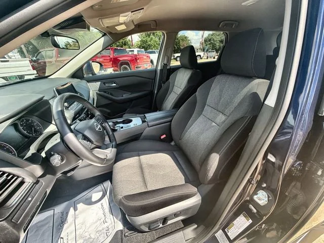 2025 Nissan Rogue SV - Photo 18