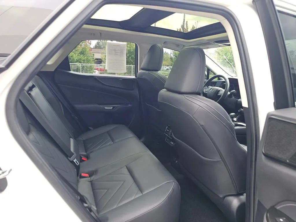 Used 2024  Lexus NX 350 Luxury image 14