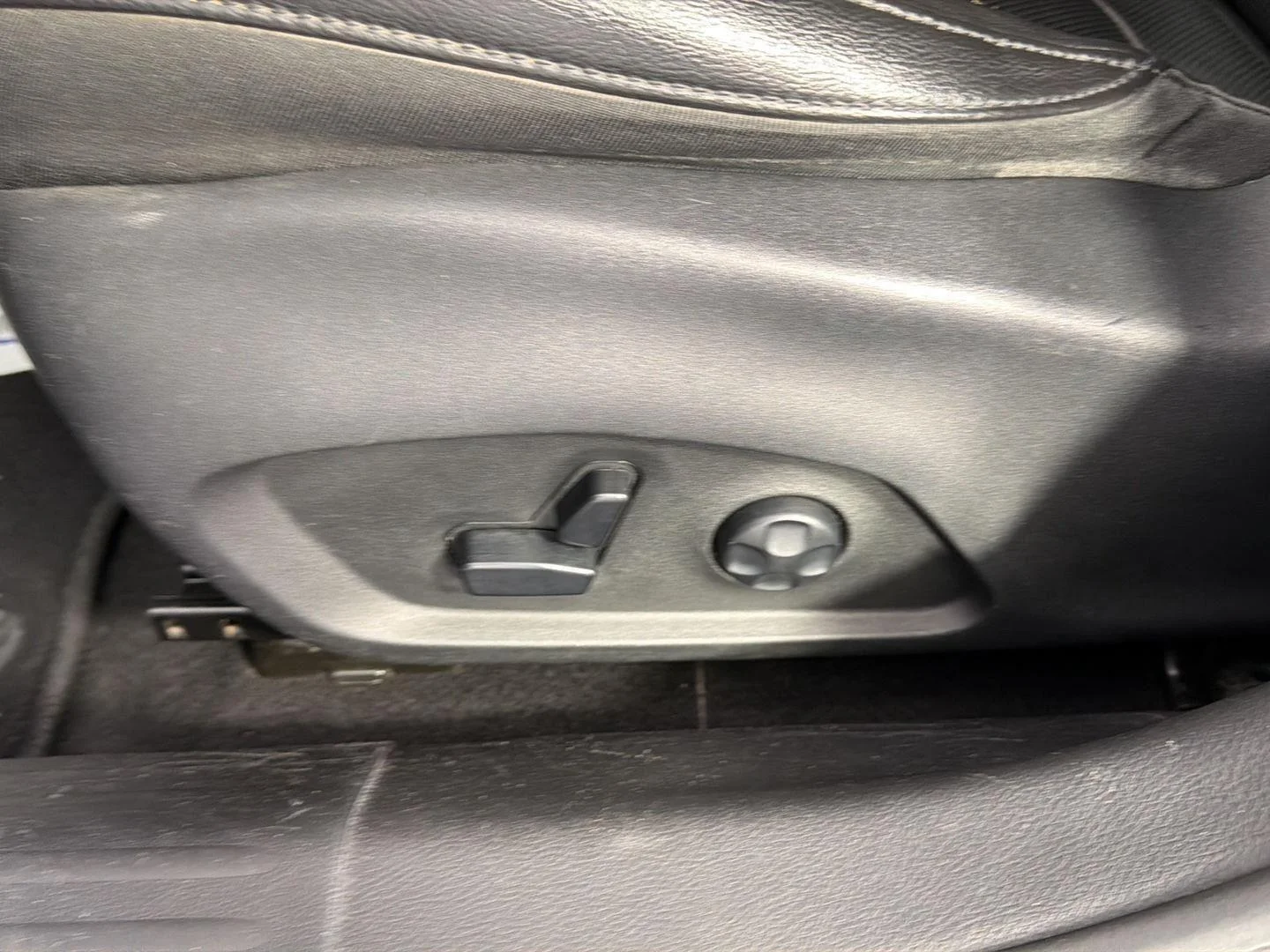 Used 2019 Granite Crystal Metallic Clearcoat Jeep Limited image 25