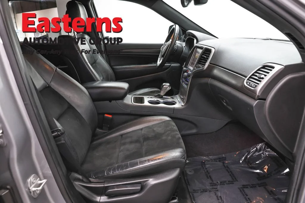 Used 2017 Silver Jeep Altitude image 24