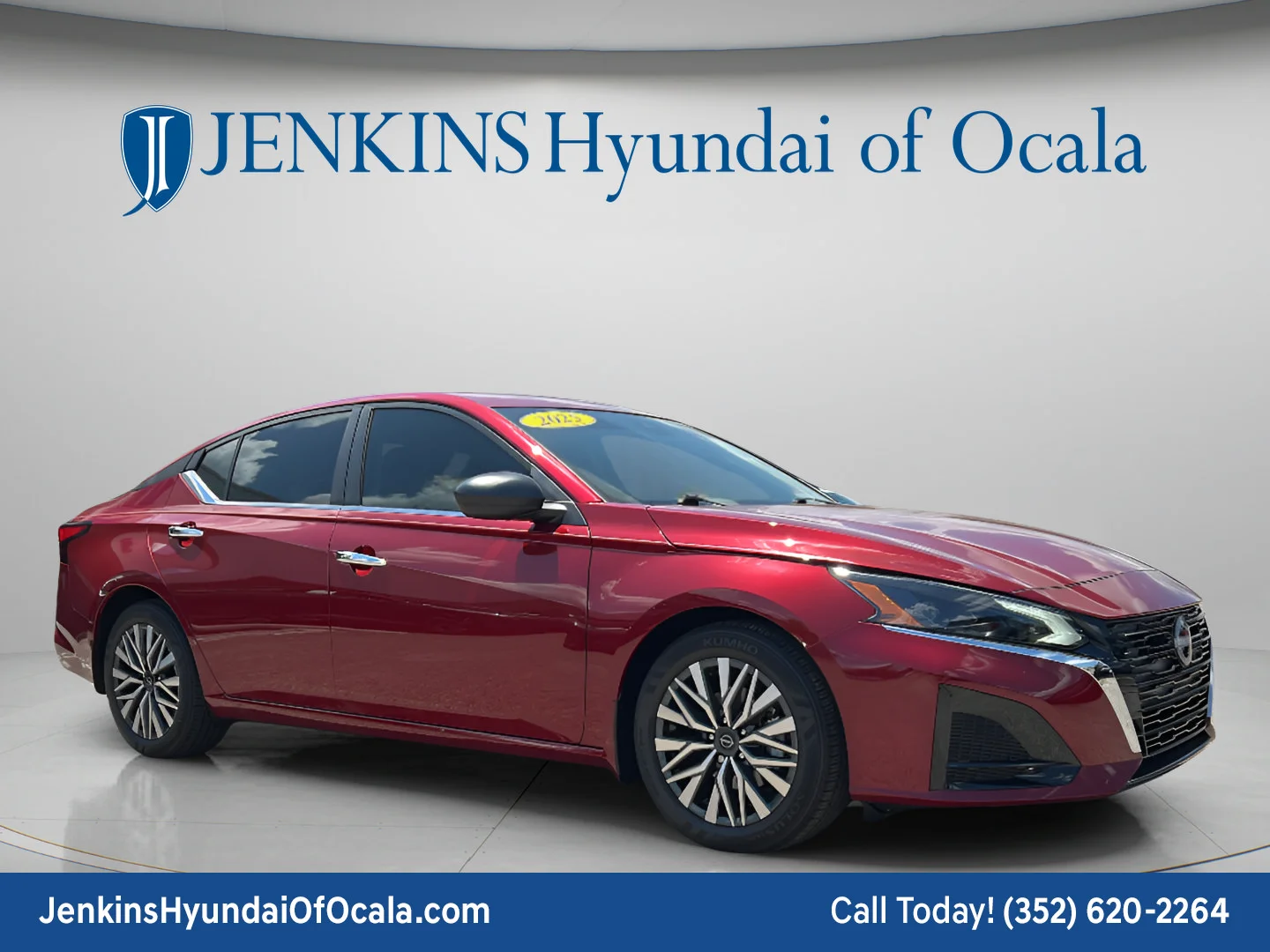 Used 2025 Scarlet Ember Nissan SV image 1