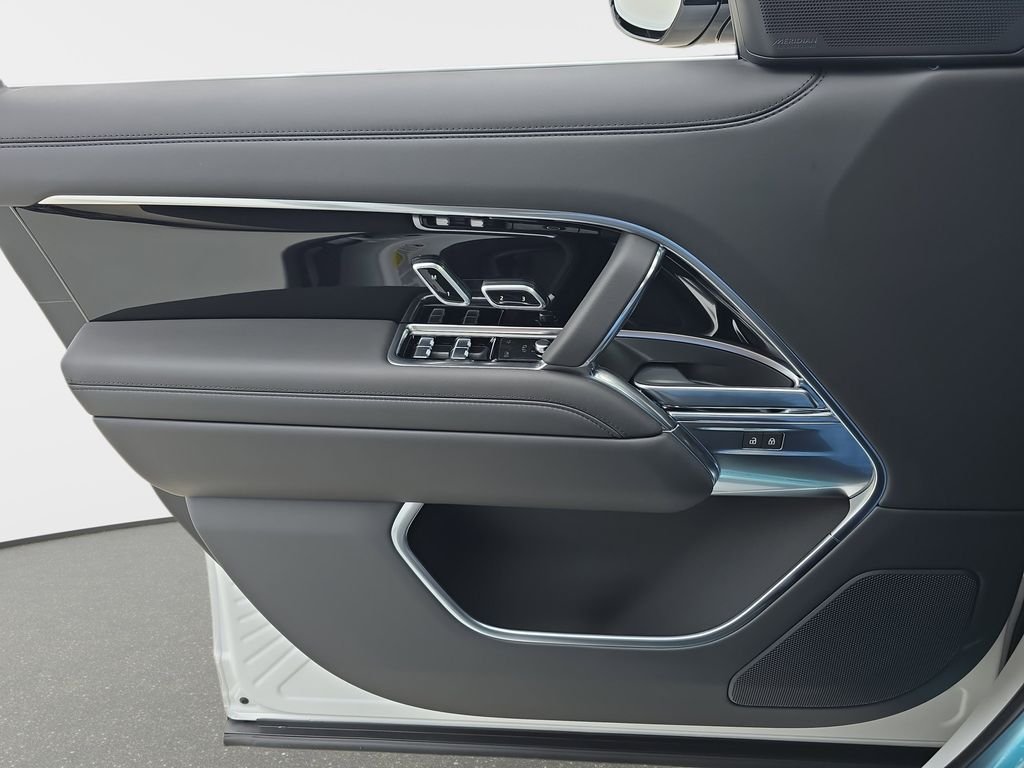 2025 Land Rover Range Rover SE - Photo 28