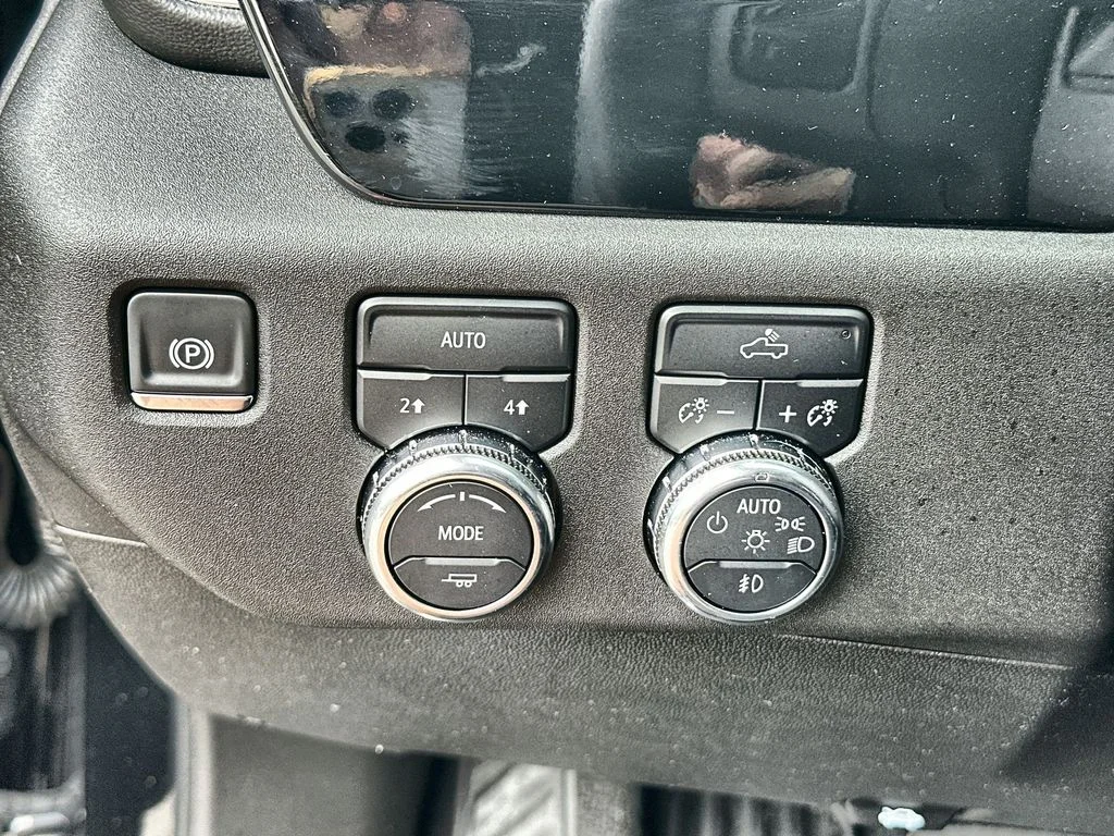 Certified Used 2025 Onyx Black GMC Elevation image 18