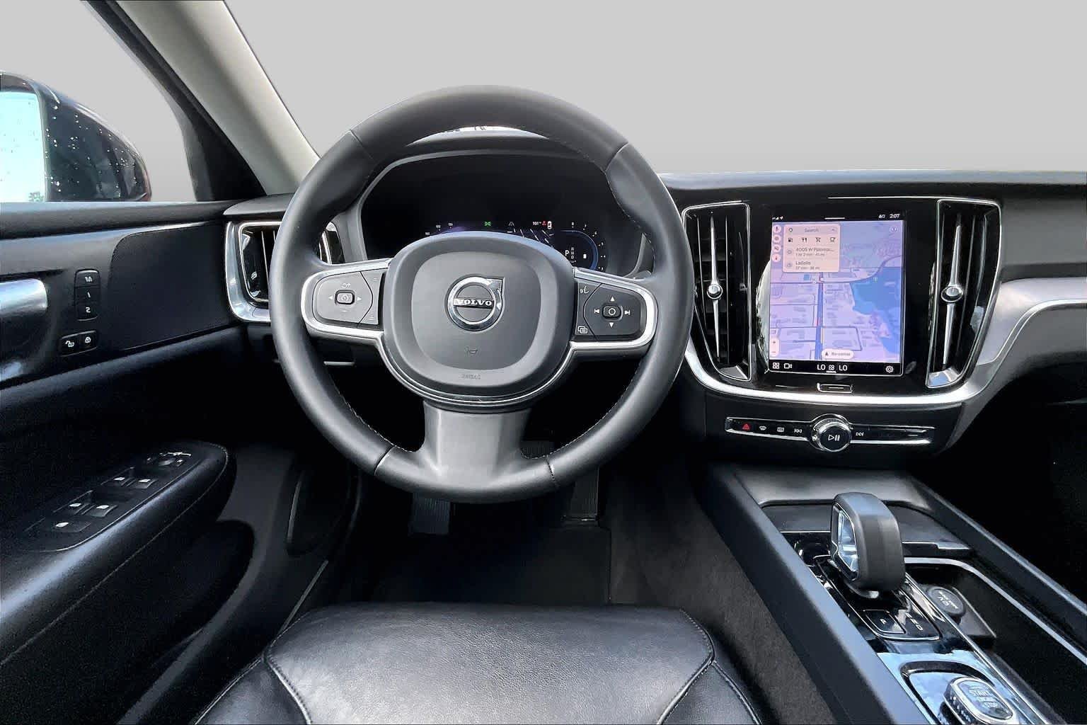 Used 2023  Volvo Core Dark Theme image 6