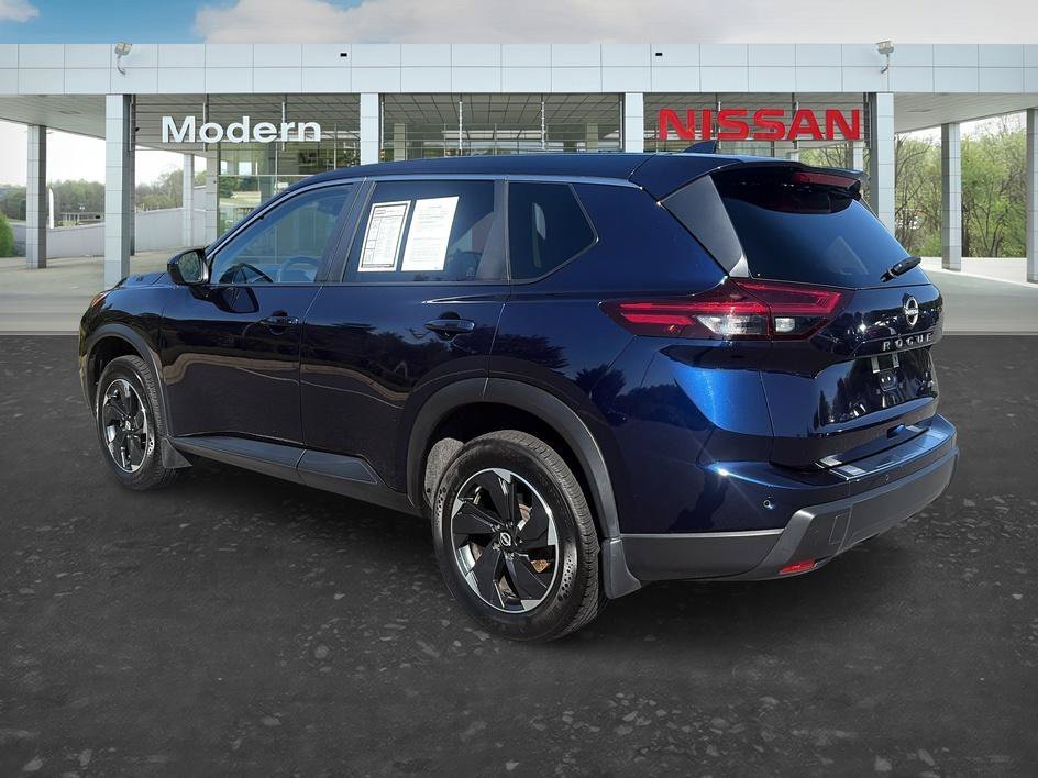 Used 2025 Deep Ocean Blue Pearl Nissan SV image 3