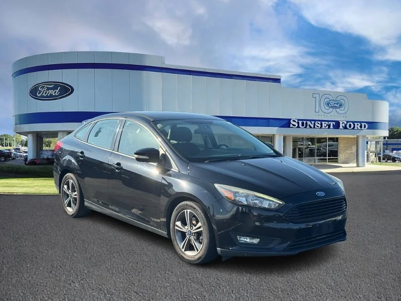 2017 Ford Focus Sedan SE's photo