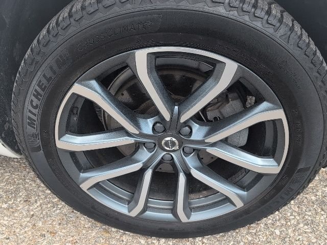 Used 2019 White Volvo T6 Momentum image 22