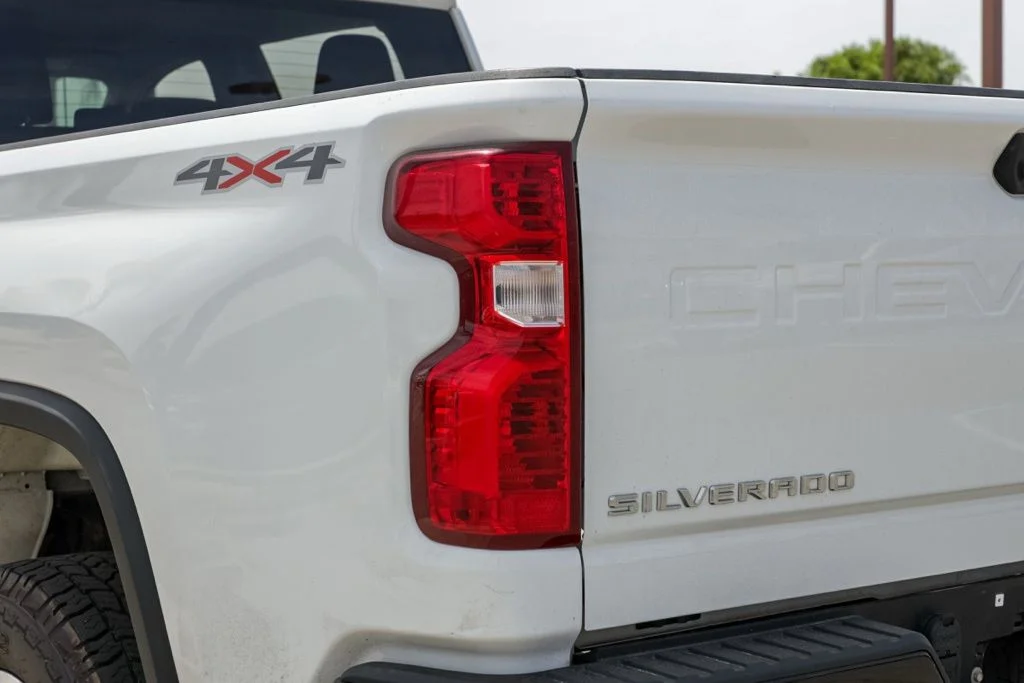 Used 2022 White Chevrolet Custom image 6