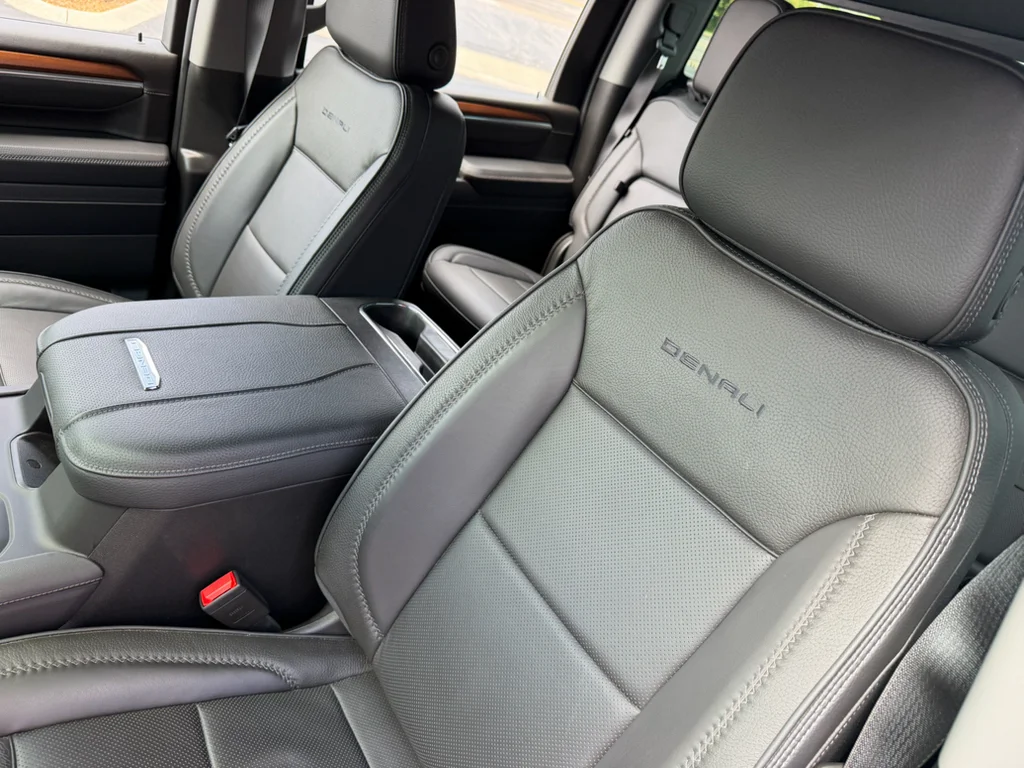 Used 2025 Sterling Metallic GMC Denali image 10