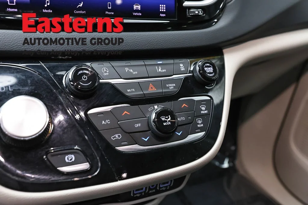 Used 2023 White Chrysler Touring L image 20