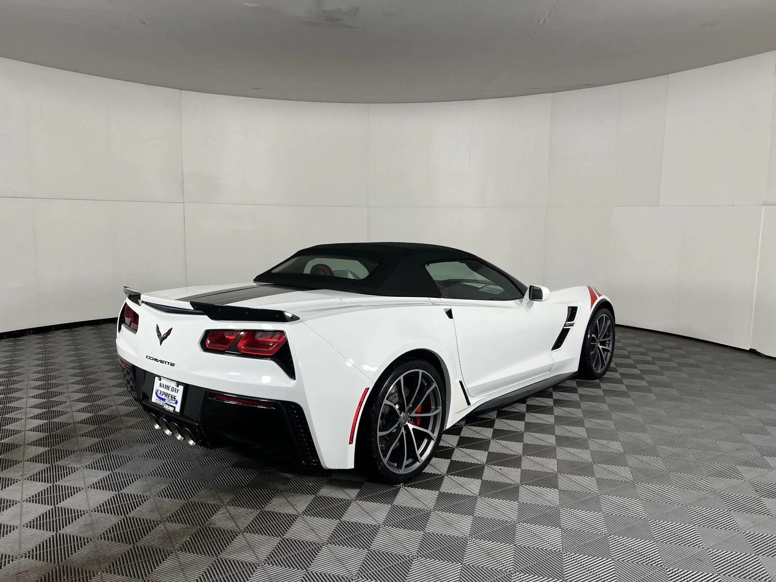 Used 2019 ARCTIC WHITE Chevrolet Grand Sport 2LT image 4