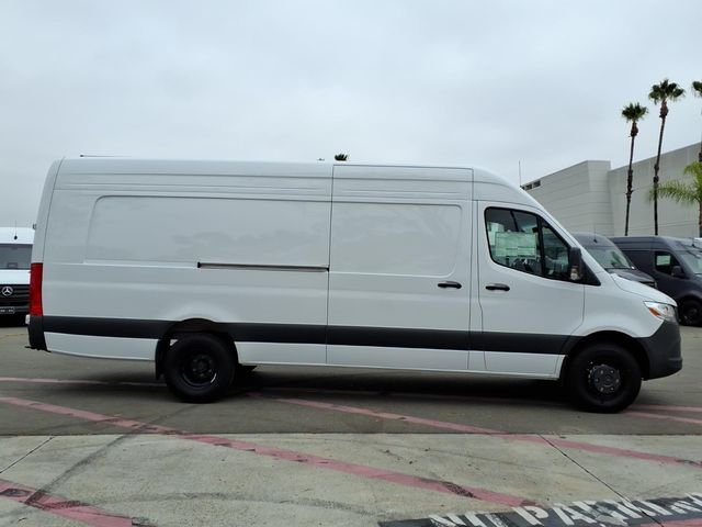 New 2026 White Mercedes-Benz Cargo 170 WB image 22