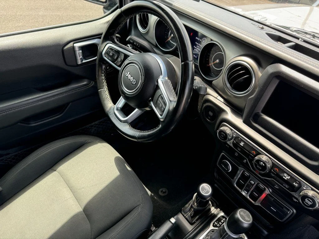 Used 2020 Silver Jeep Unlimited Sahara image 25