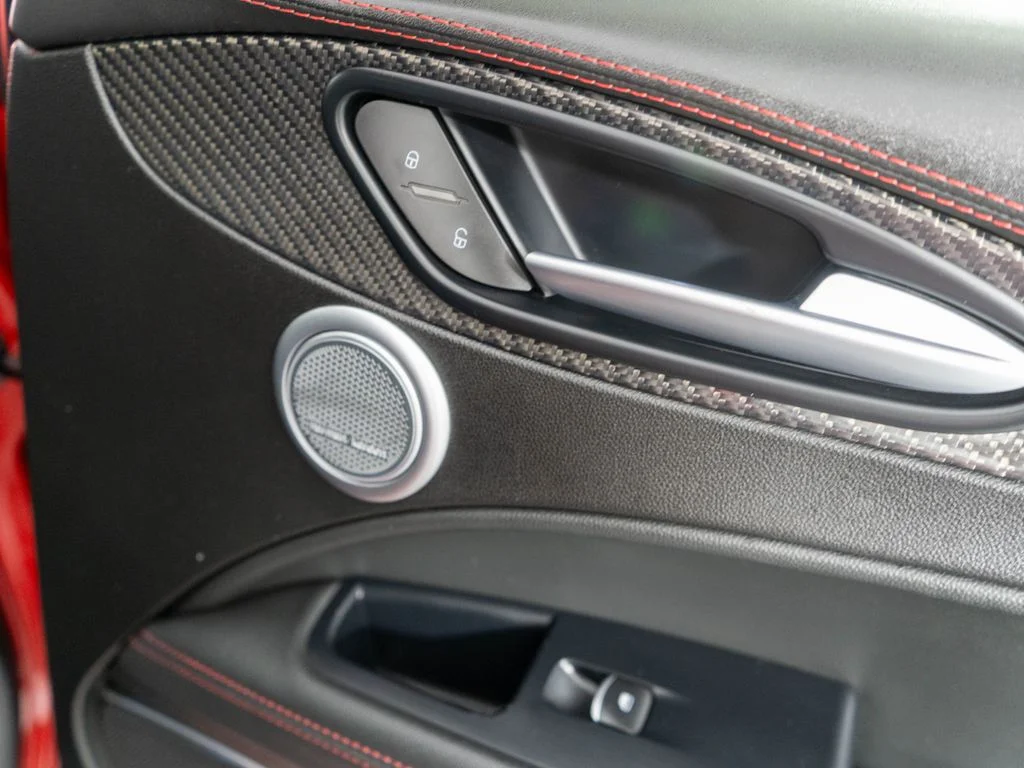 Used 2018 Red Alfa Romeo Quadrifoglio image 9