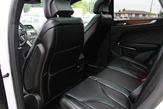 Used 2019 White Lincoln Reserve image 24