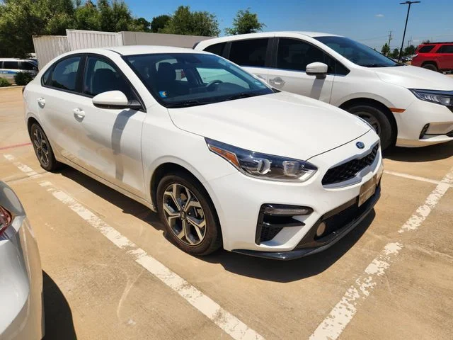 2021 Kia Forte LXS AT's photo