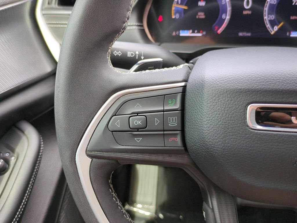 Used 2025 White Jeep Laredo image 19