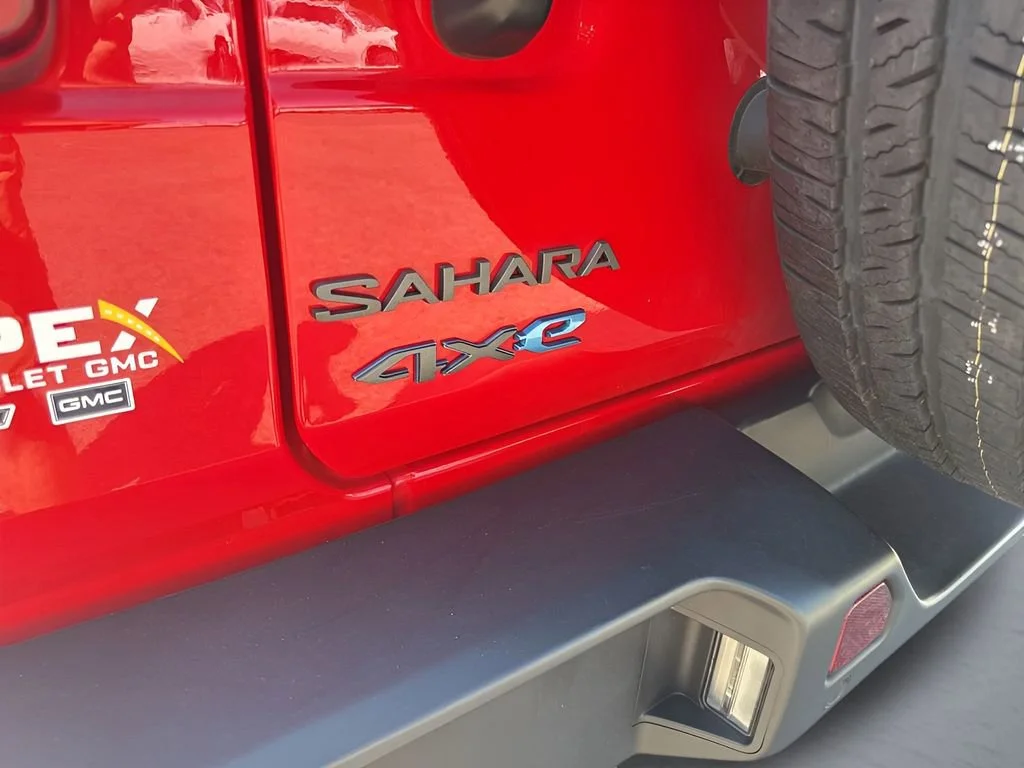 Used 2025 Red Jeep Sahara image 33