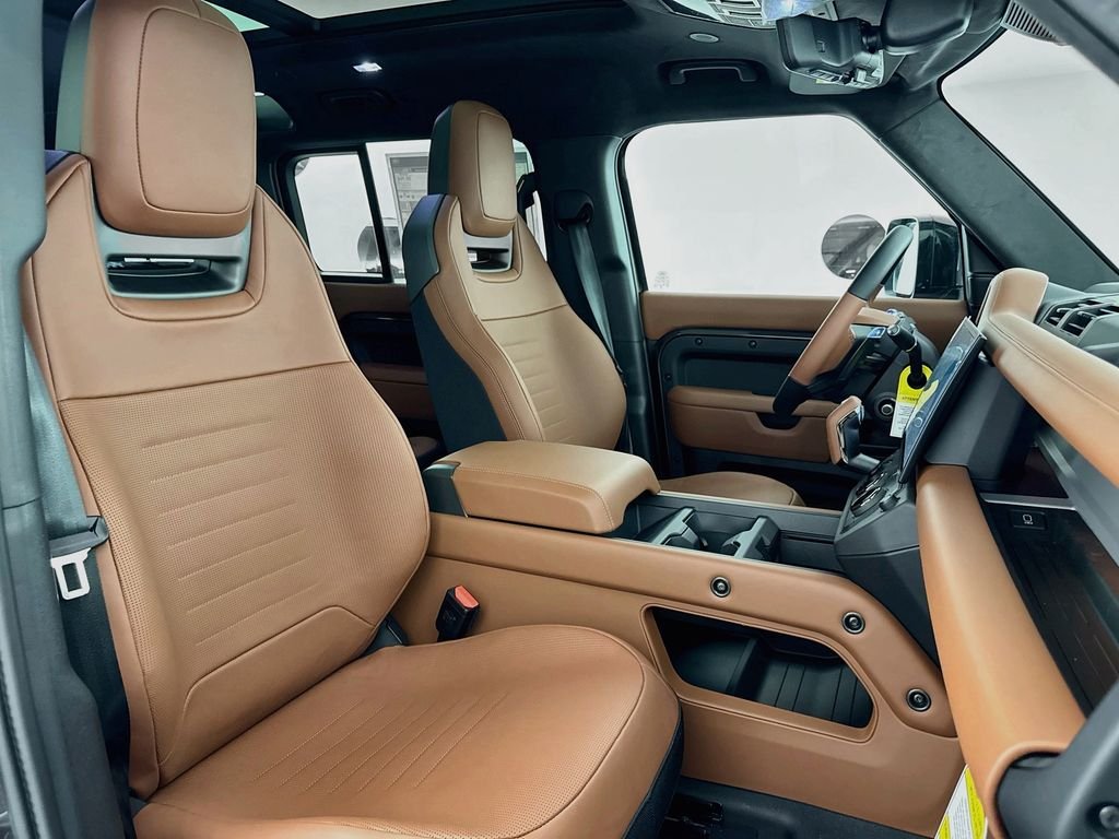New 2026 Charente Grey Land Rover OCTA image 29