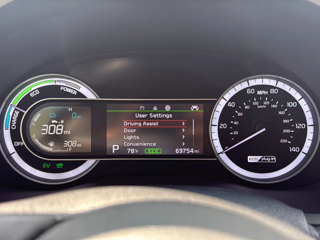 Used 2019 White Kia EX image 37