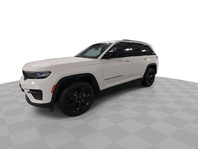 Used 2023 White Jeep Altitude image 4