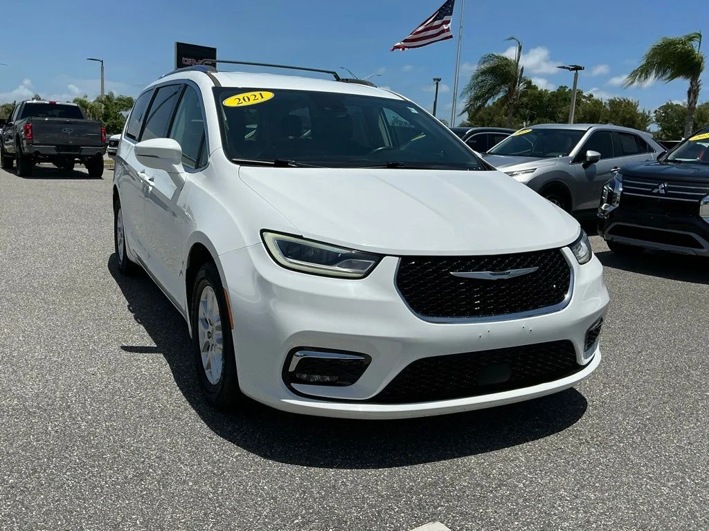 Used 2021 White Chrysler Touring L image 9