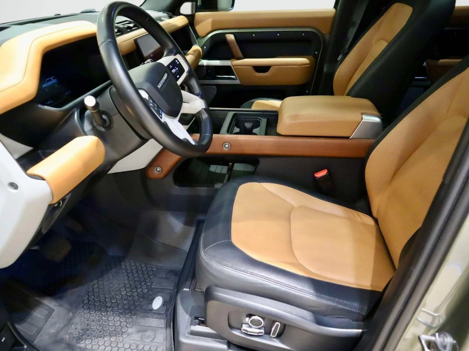 Used 2023 Pangea Green Metallic Land Rover X-Dynamic SE image 21