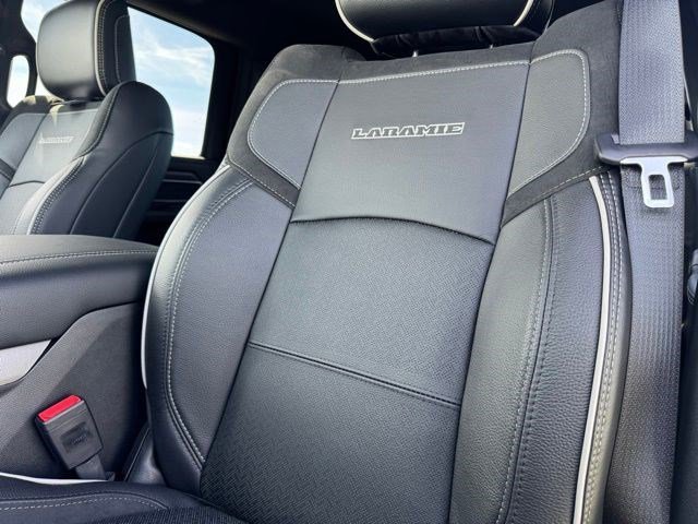 New 2026 Diamond Black Crystal Pearl-Coat Exterior Paint RAM Laramie image 29