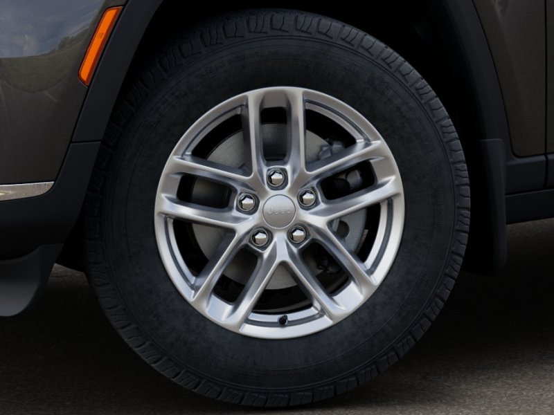 New 2025 Baltic Gray Metallic Clear-Coat Exterior Paint Jeep Laredo image 49