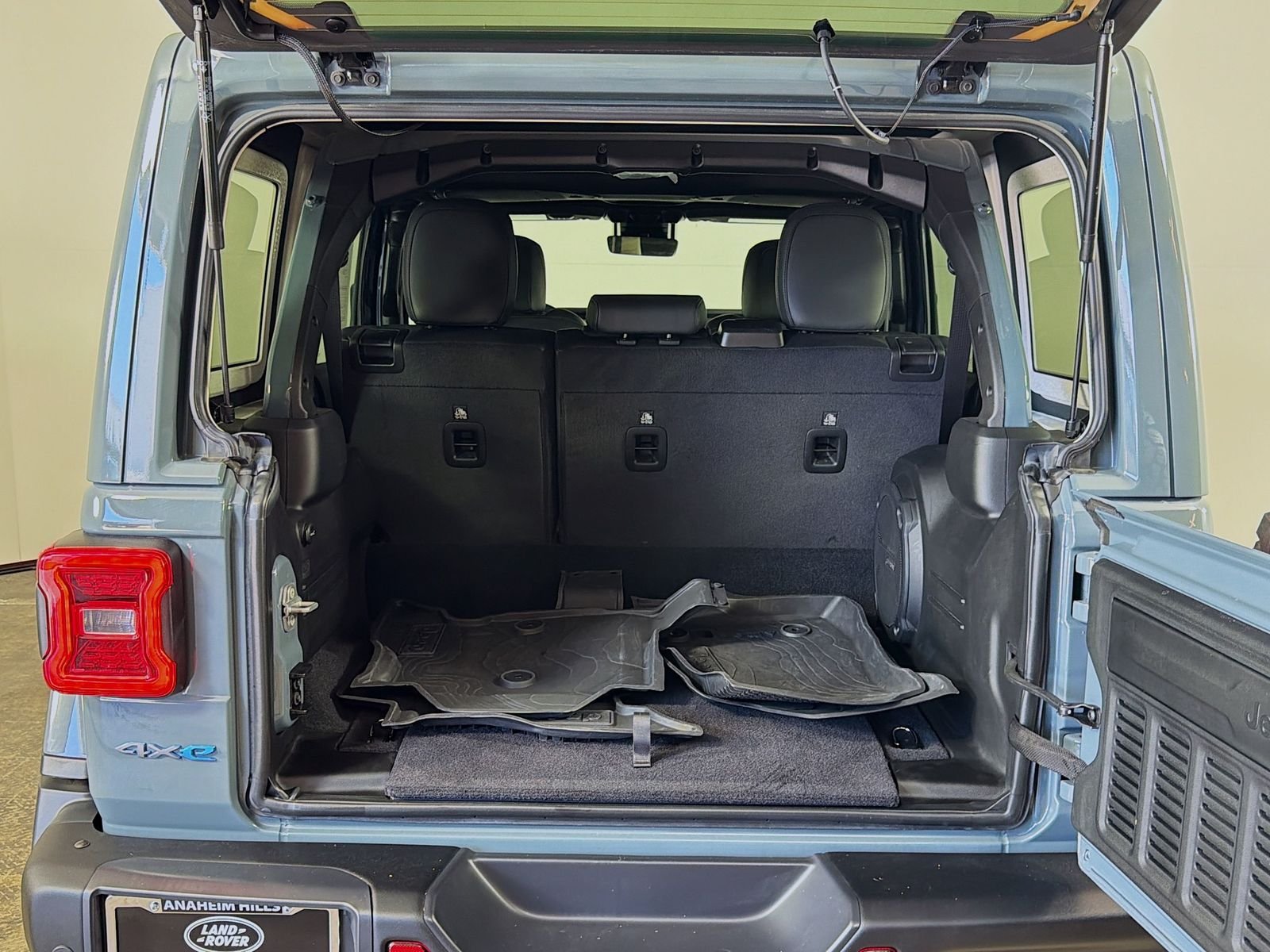 Used 2025 Anvil Clear Coat Jeep Rubicon 4xe image 27
