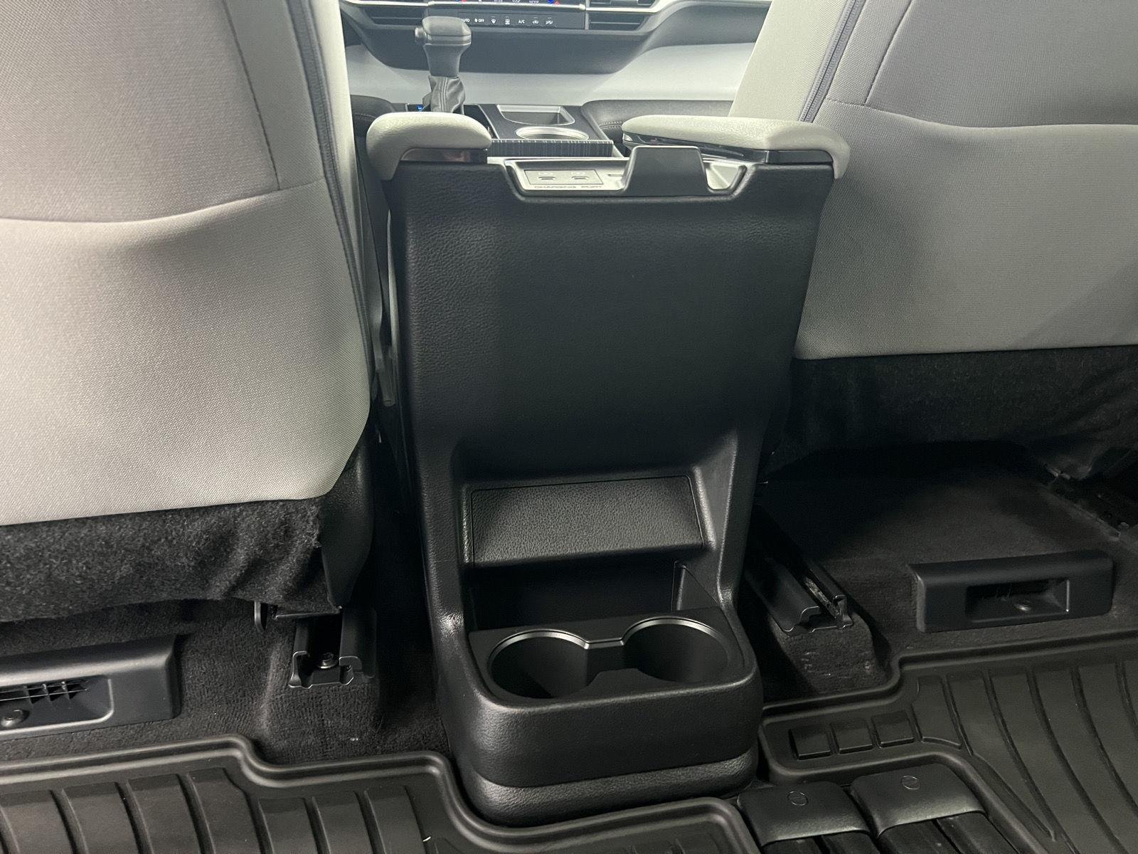 2025 Toyota Sienna LE - Photo 26