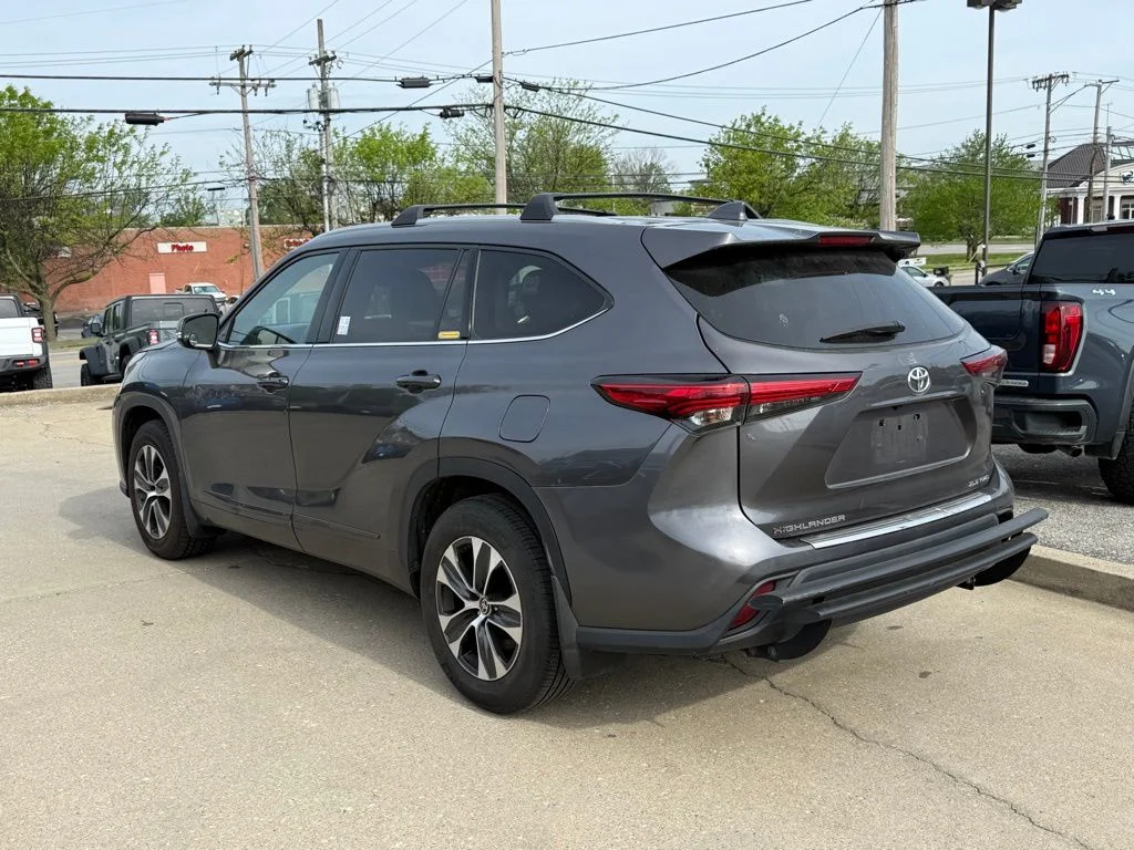 Used 2022 Gray Toyota XLE image 8