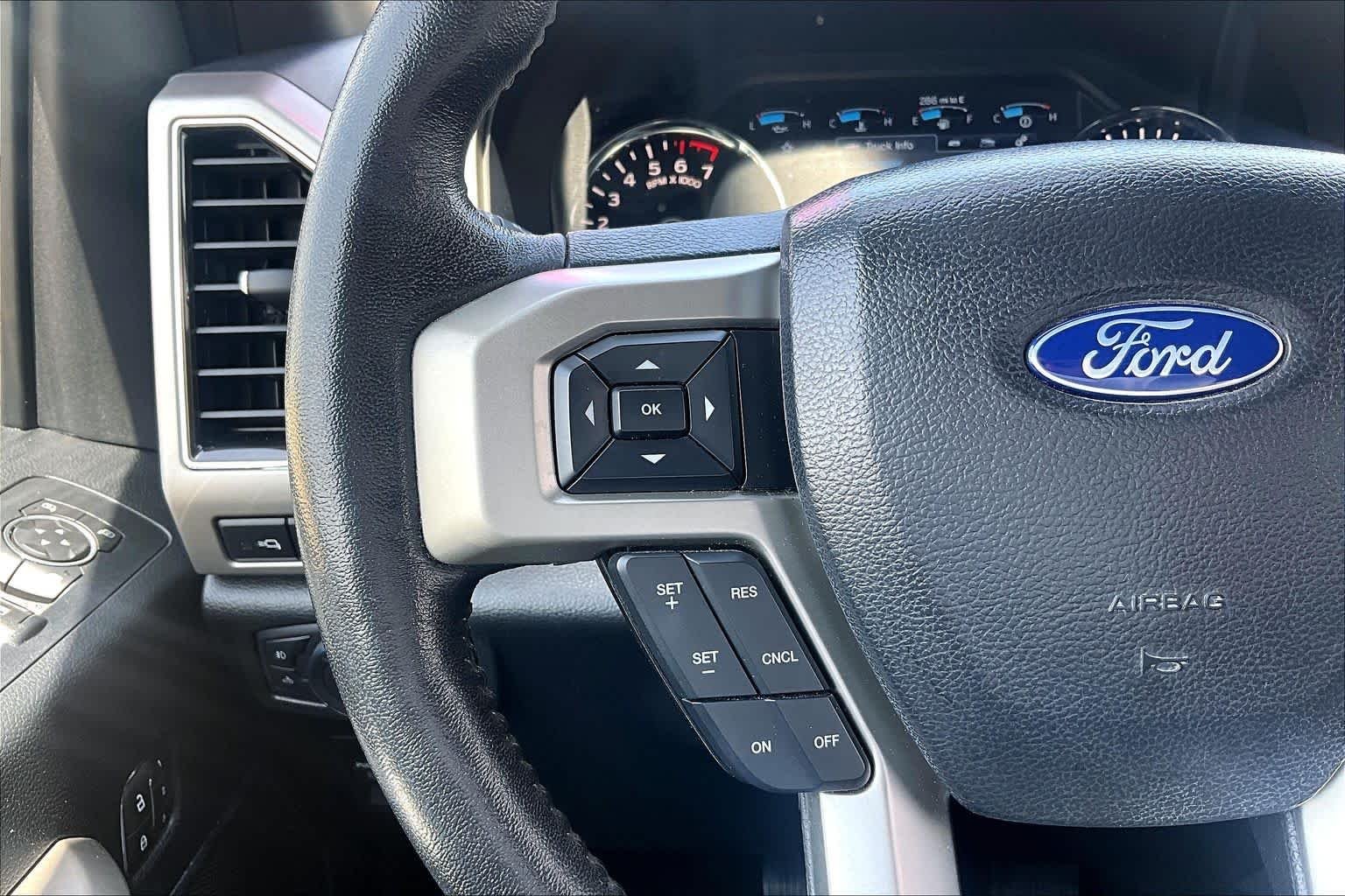 Used 2020 Oxford White Ford LARIAT image 22