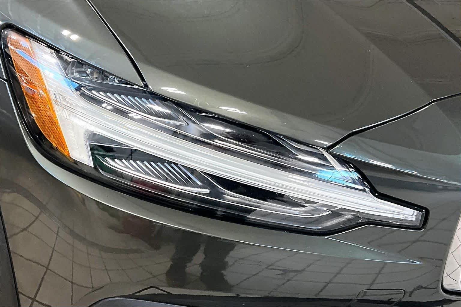 Used 2020 Pine Grey Metallic Volvo  image 26
