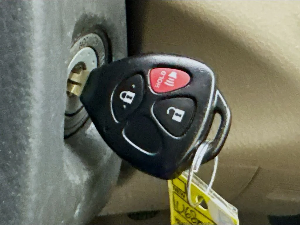 Used 2010 Blue Toyota Base image 17