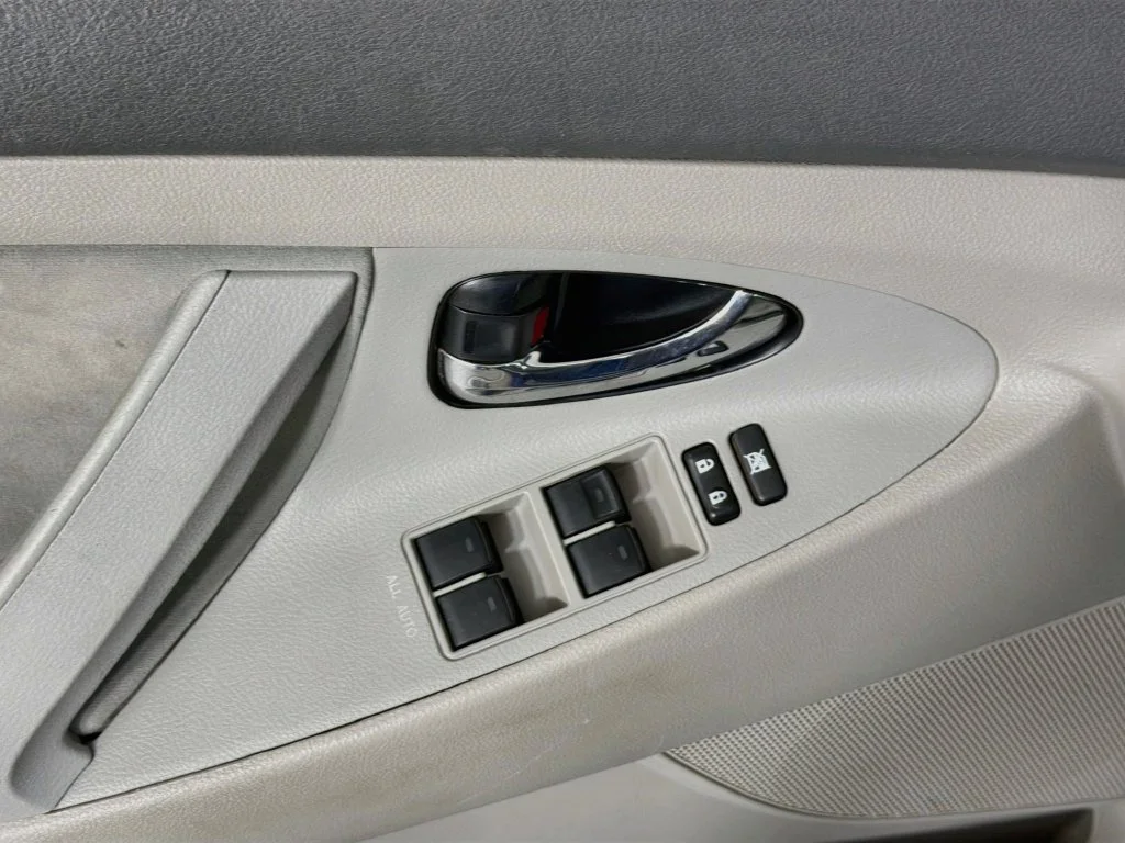 Used 2010 Blue Toyota LE image 17