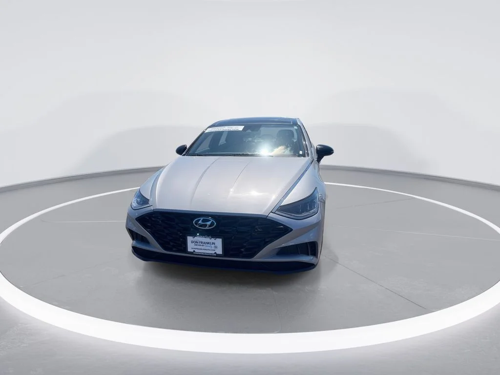 Used 2023 Silver Hyundai SEL Plus image 3